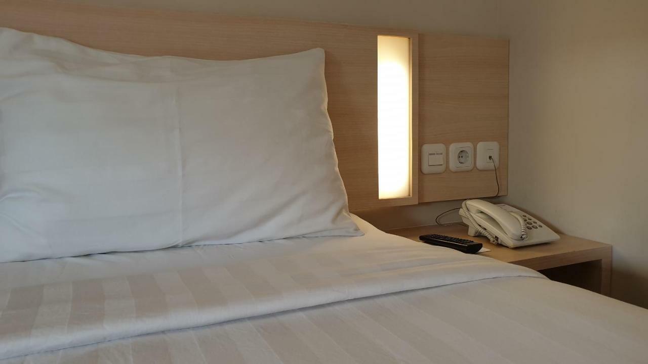 Biz Hotel City Center Ambon Exterior photo