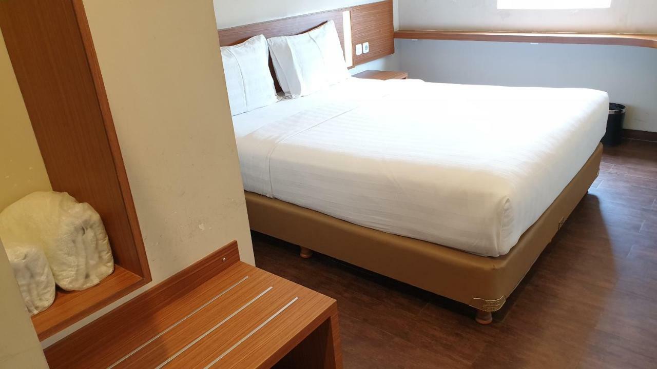 Biz Hotel City Center Ambon Exterior photo