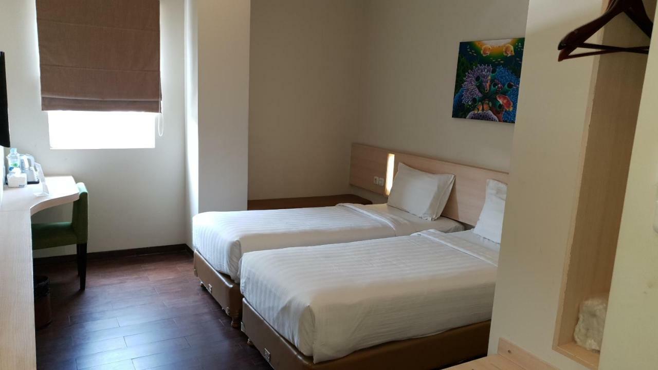 Biz Hotel City Center Ambon Exterior photo